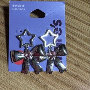 Claire’s Silver Star Bow Earrings